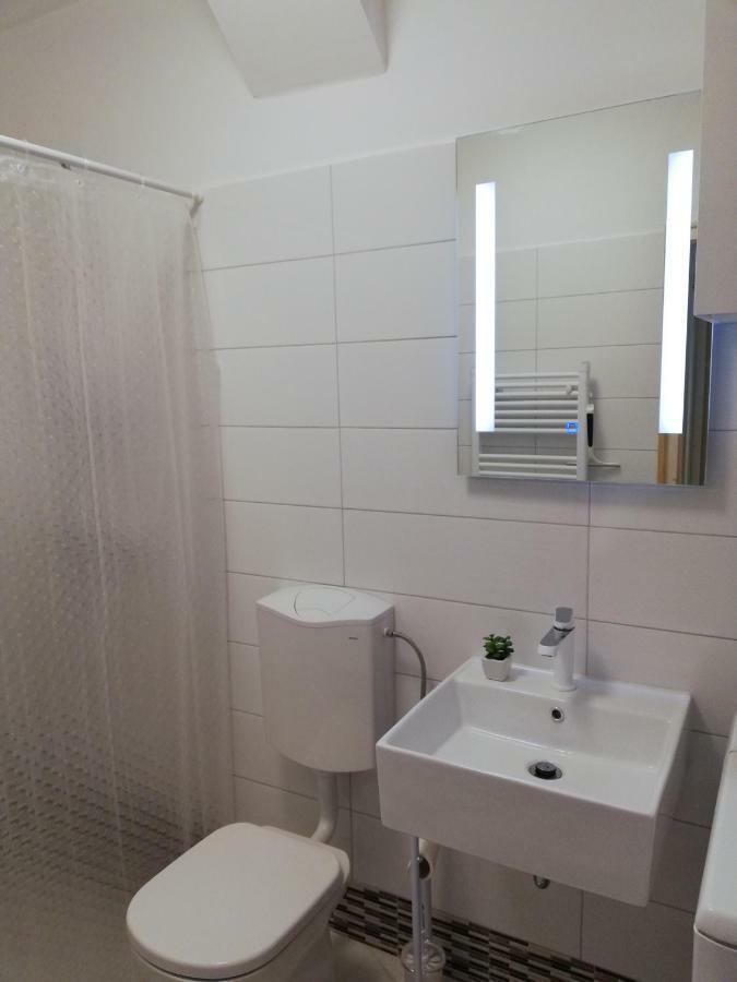 New Renovated Apartment 15 Min From Beach On Foot بولا المظهر الخارجي الصورة