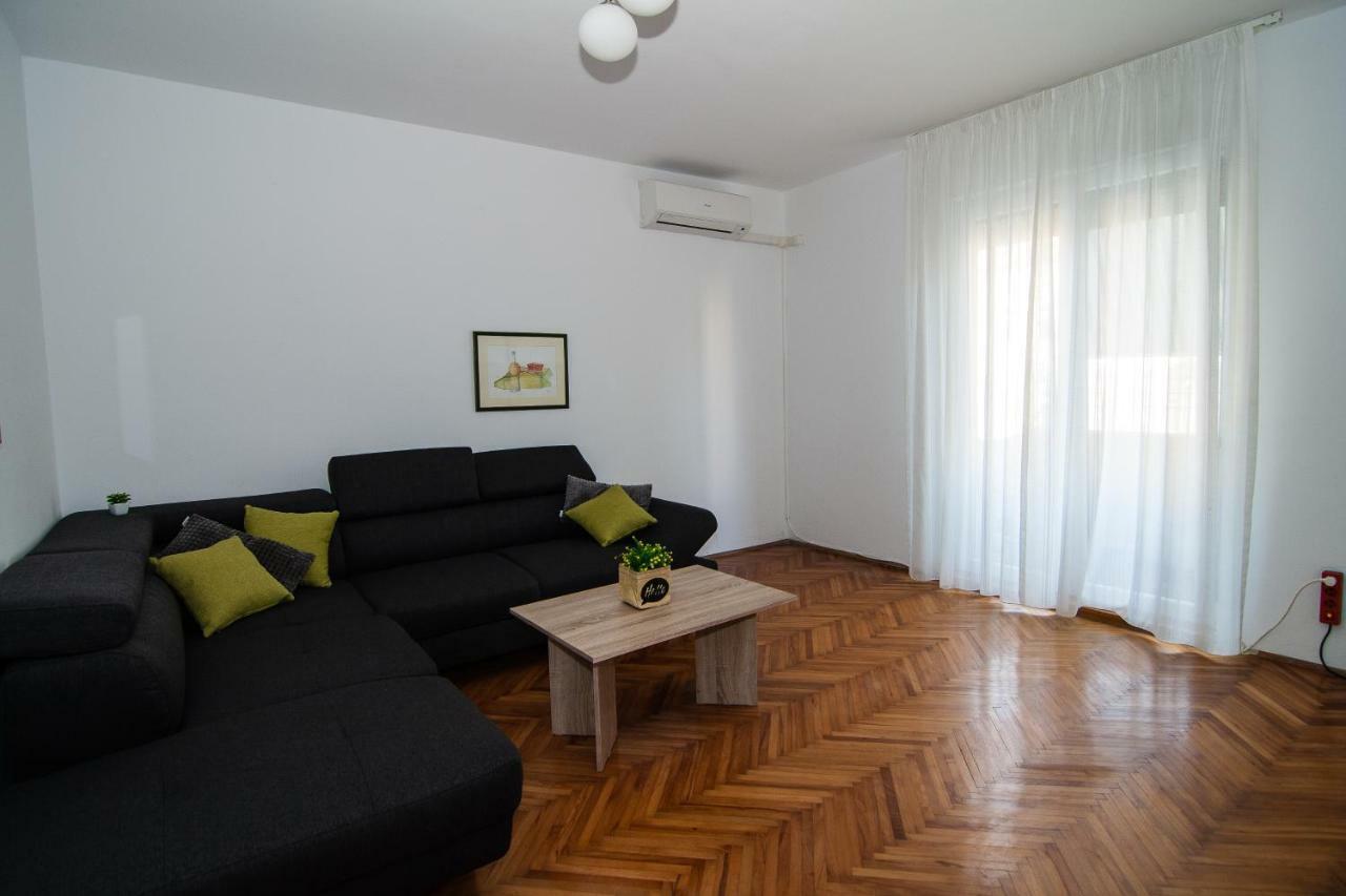 New Renovated Apartment 15 Min From Beach On Foot بولا المظهر الخارجي الصورة