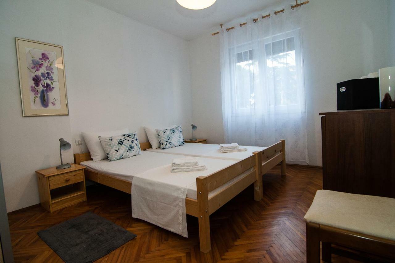 New Renovated Apartment 15 Min From Beach On Foot بولا المظهر الخارجي الصورة