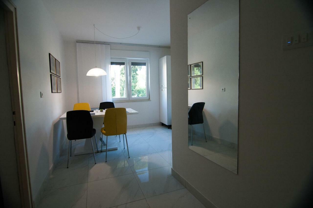 New Renovated Apartment 15 Min From Beach On Foot بولا المظهر الخارجي الصورة