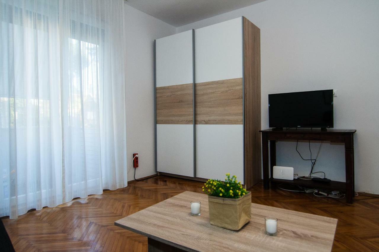 New Renovated Apartment 15 Min From Beach On Foot بولا المظهر الخارجي الصورة