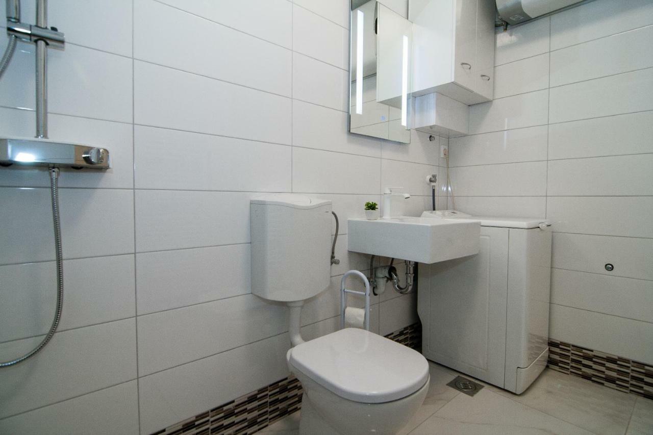 New Renovated Apartment 15 Min From Beach On Foot بولا المظهر الخارجي الصورة