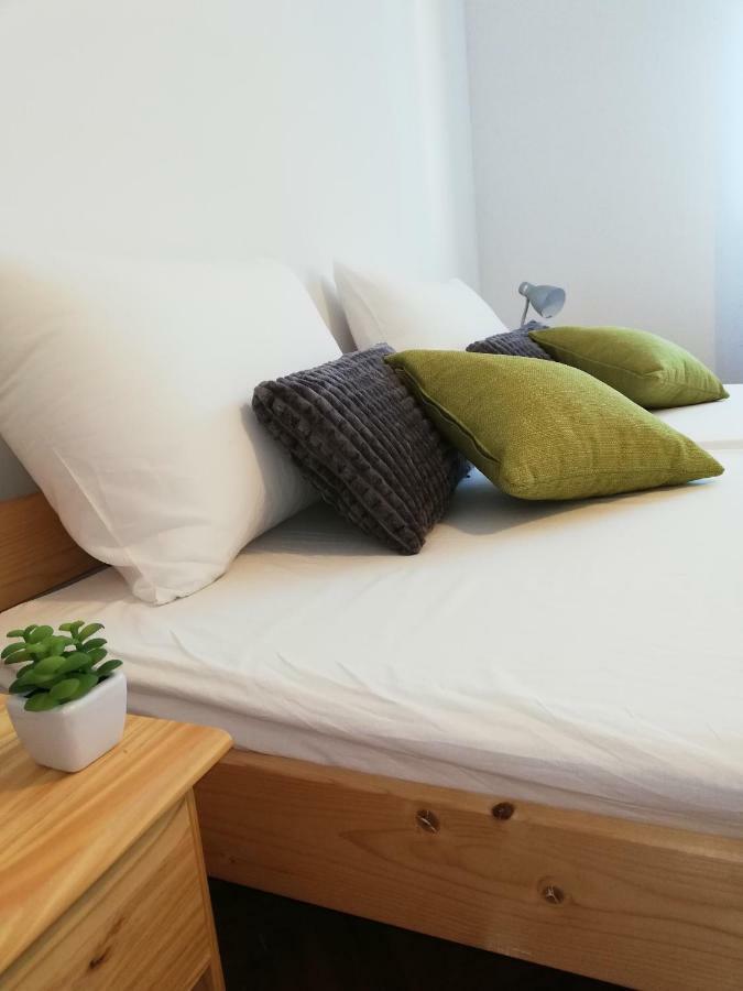 New Renovated Apartment 15 Min From Beach On Foot بولا المظهر الخارجي الصورة
