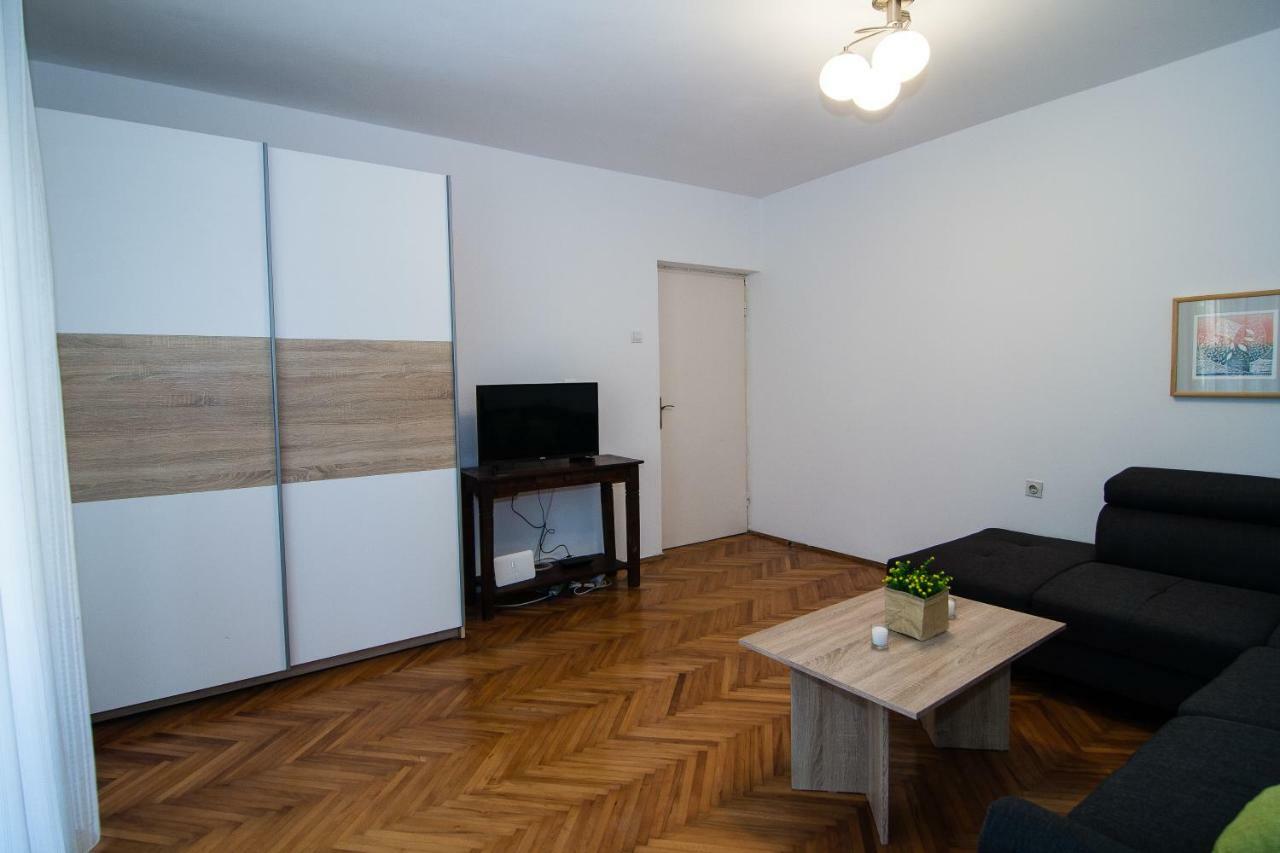 New Renovated Apartment 15 Min From Beach On Foot بولا المظهر الخارجي الصورة