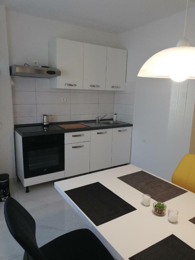 New Renovated Apartment 15 Min From Beach On Foot بولا المظهر الخارجي الصورة