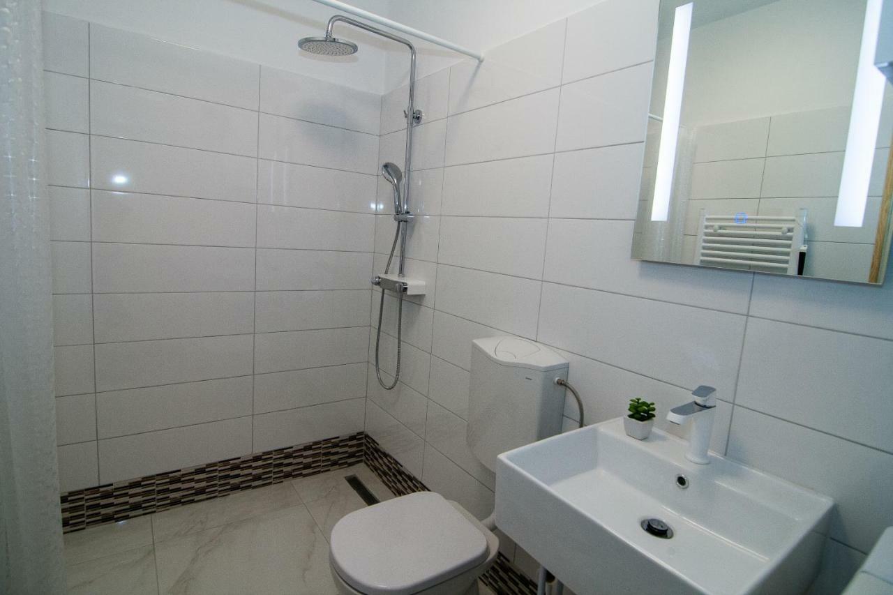 New Renovated Apartment 15 Min From Beach On Foot بولا المظهر الخارجي الصورة